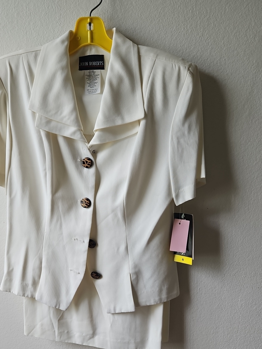 VINTAGE John Roberts White Skirt Suit With Short Sleeves And Scarf Size 6